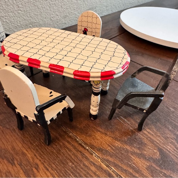 Vintage dollhouse furniture chicken hand painted table and chairs - Picture 4 of 9